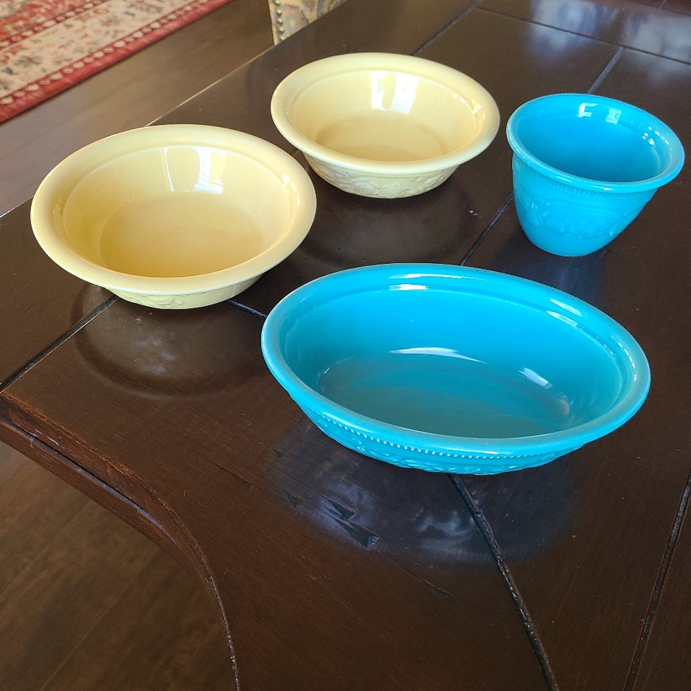 Homer Laughlin Oven Serve. Four pieces of vintage goodness